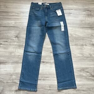 Levi Strauss Signature Gold Women's Totally Shaping Straight Jeans 6S (W28 L30)